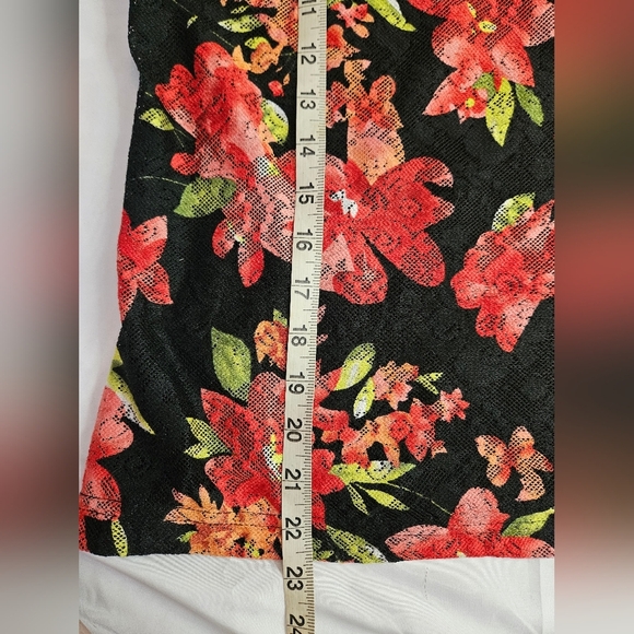 Rebecca Malone Womens Black W/ Red And Pink Floral 3/4 Sleeve Top Size Medium - Picture 8 of 10